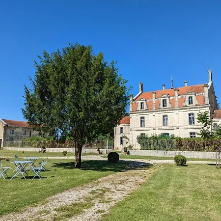Familial Avec Piscine Chauffee, Jardin Prive Et Equipements Bebe En Charente - Fr-1-653-182 Tatil Evi *