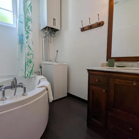 Familial Avec Piscine Chauffee, Jardin Prive Et Equipements Bebe En Charente - Fr-1-653-182 Montmoreau