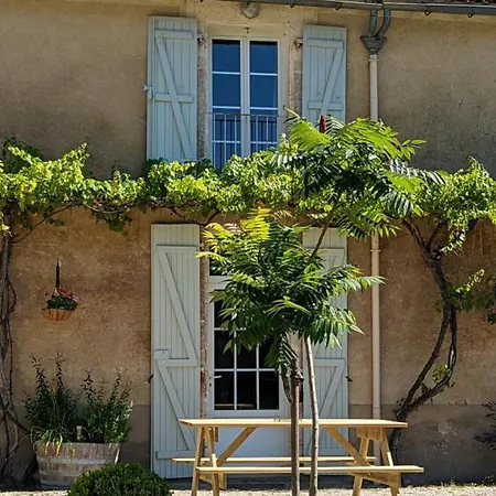 Familial Avec Piscine Chauffee, Jardin Prive Et Equipements Bebe En Charente - Fr-1-653-182 Tatil Evi